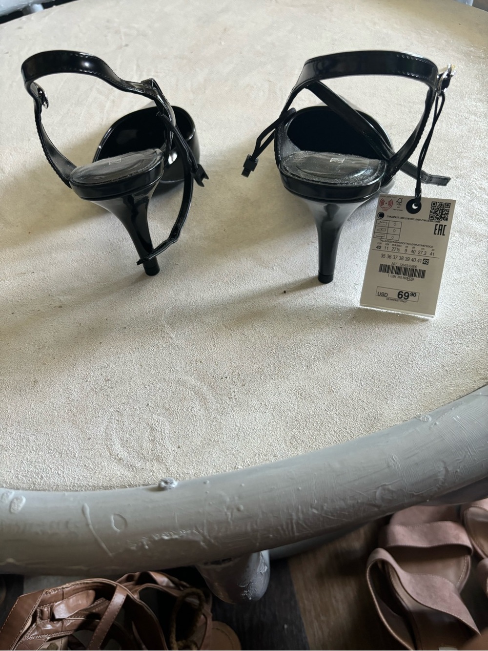 Zara Black Patent Pointed Slingback Heels - Picture 3 of 3